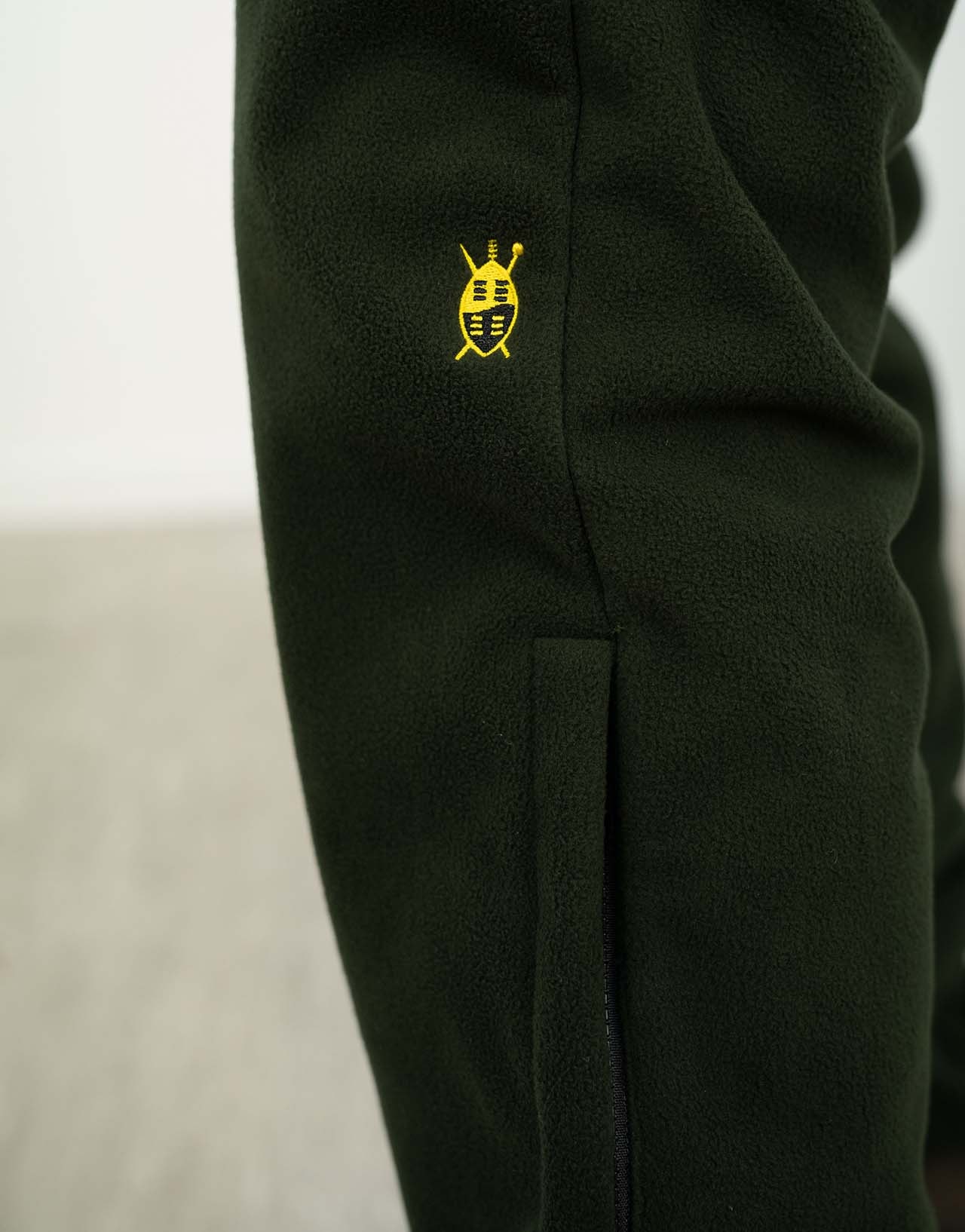 4WDPants-JWDV_OliveDetailShot4_ea75a0ce-74da-4a59-