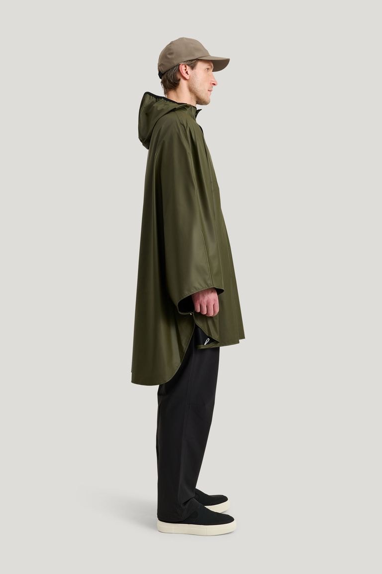 246_d045af1944_pu-light-rainponcho-men-women-model