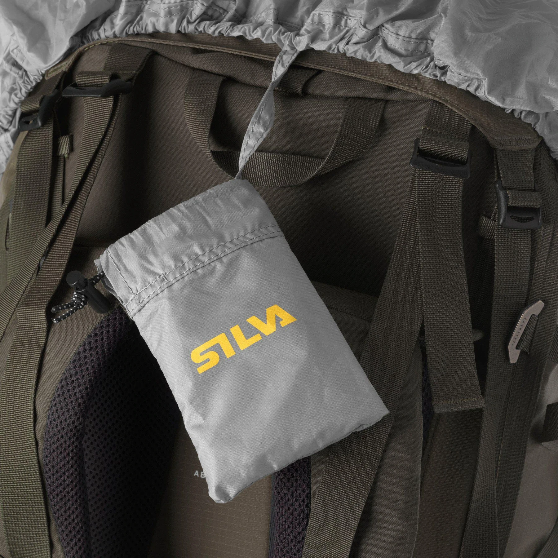 Rain_Cover_R-PET_S_37868-integrated_bag_1800x1800.