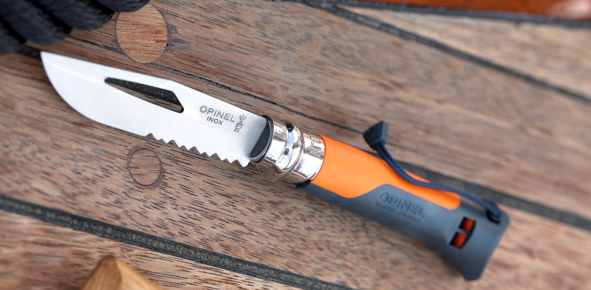 opinel outdoor orange  action.jpg