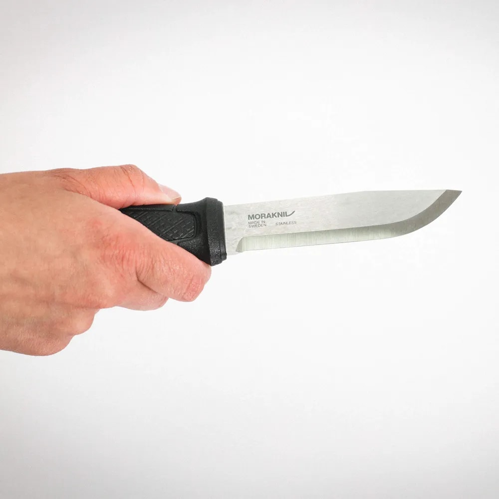 Garberg_S_Black_Knife_Hand[1].jpg