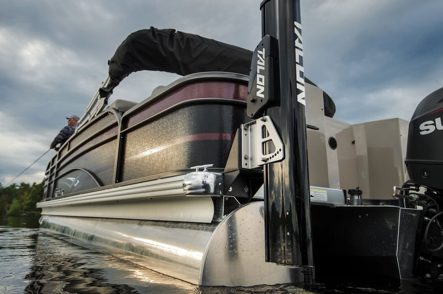 Talon-Pontoon-Bracket-Lifestyle_1500x998.jpg